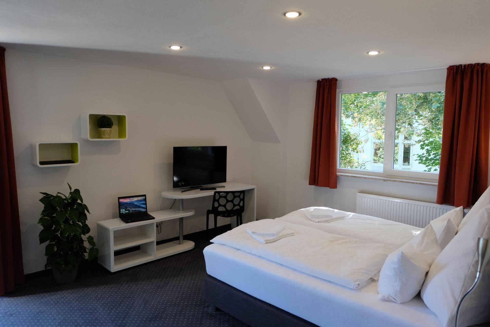 Hs Hotel Stromberg Щромберг Екстериор снимка